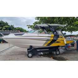 Lancha Triton 240 Cabinada