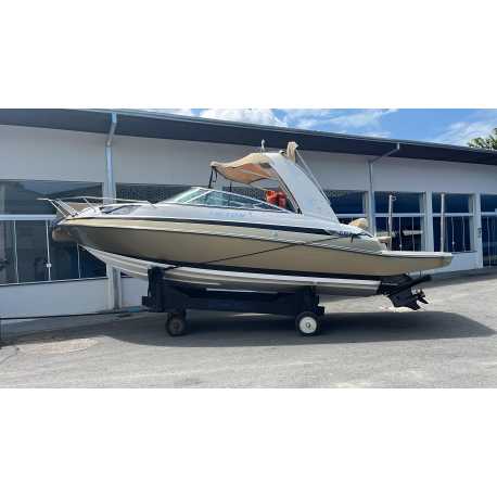 Lancha Triton 240 Cabinada